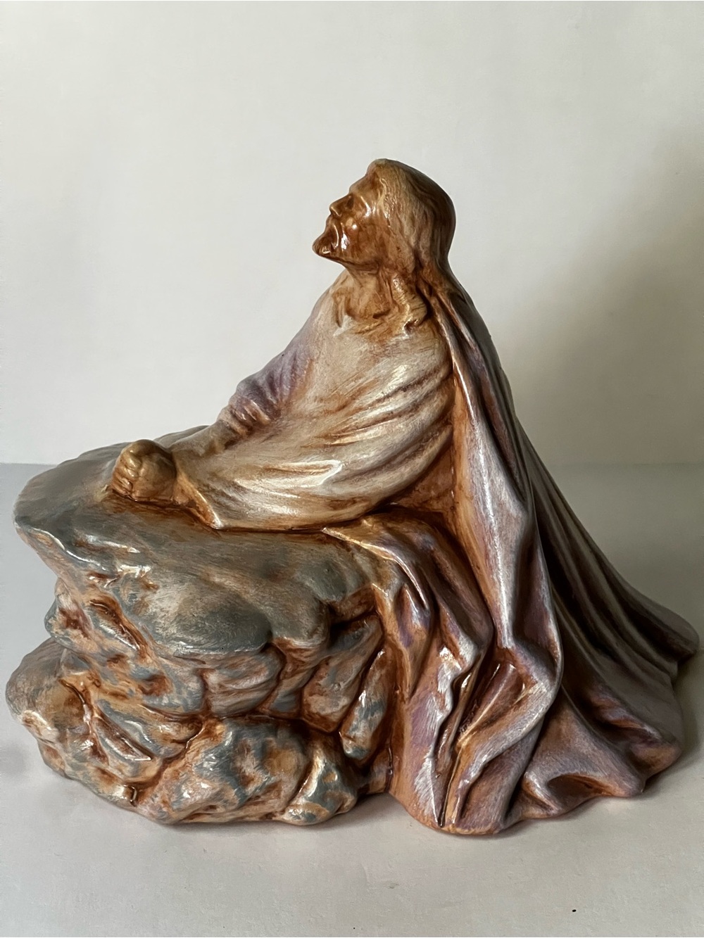 Jesus in the garden of Gethsemane praying at the Rock. Ceramic 1980’s Byron Mold